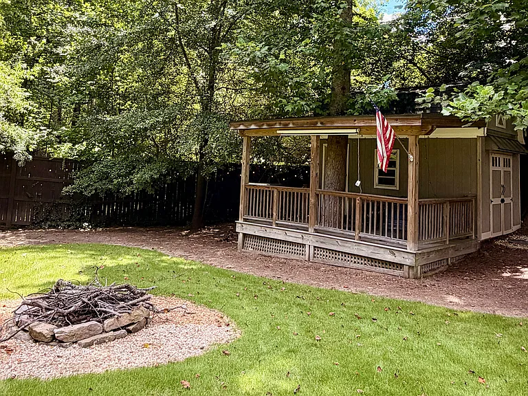 4000 Lower Roswell Rd — Photo 3