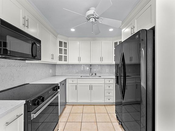 2nd image of 392 Golfview Rd APT A