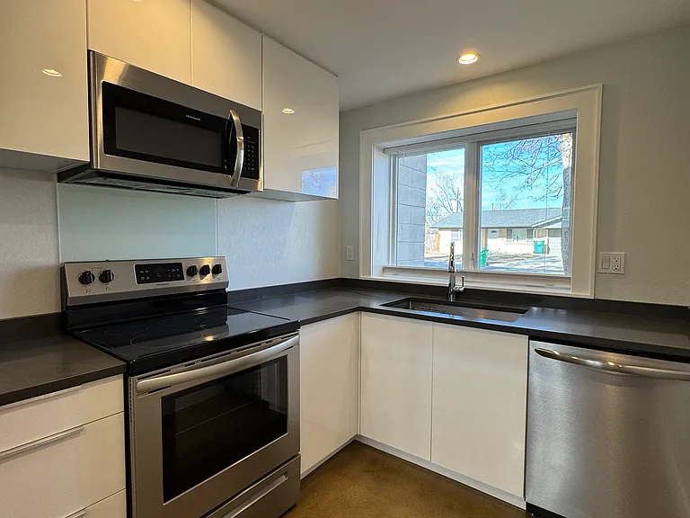 4720 Lamar St #B — Photo 11