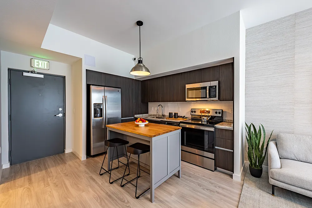 2 bed, 2.0 bath, 851 sqft, $1,517 — Photo 1