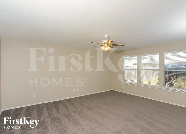 8815 Golden Eye — Photo 2