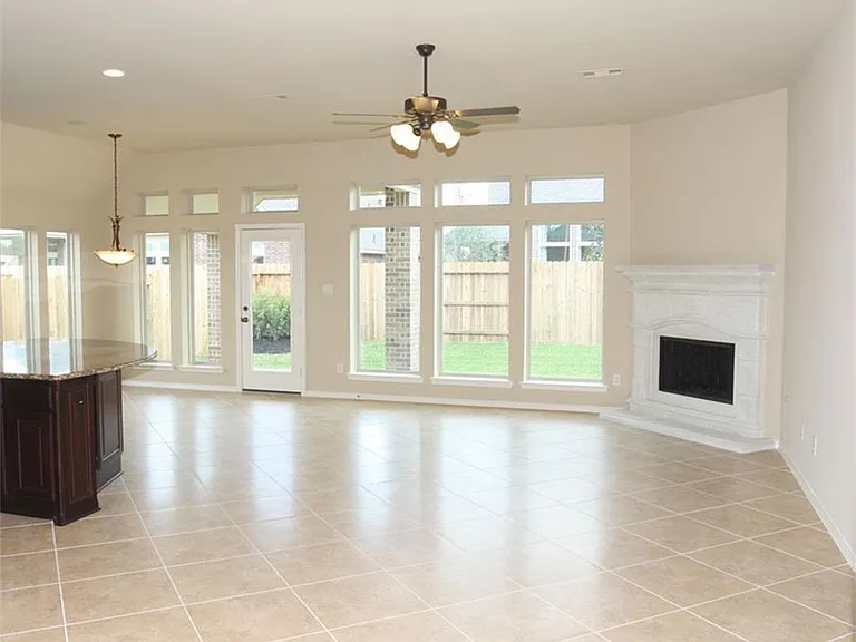 10318 Bellago Ln — Photo 6