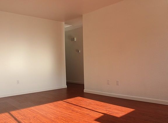 3rd image of 15309 12th Ave E