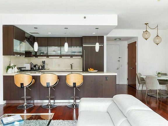 3rd image of 125 W 21st St APT 12B