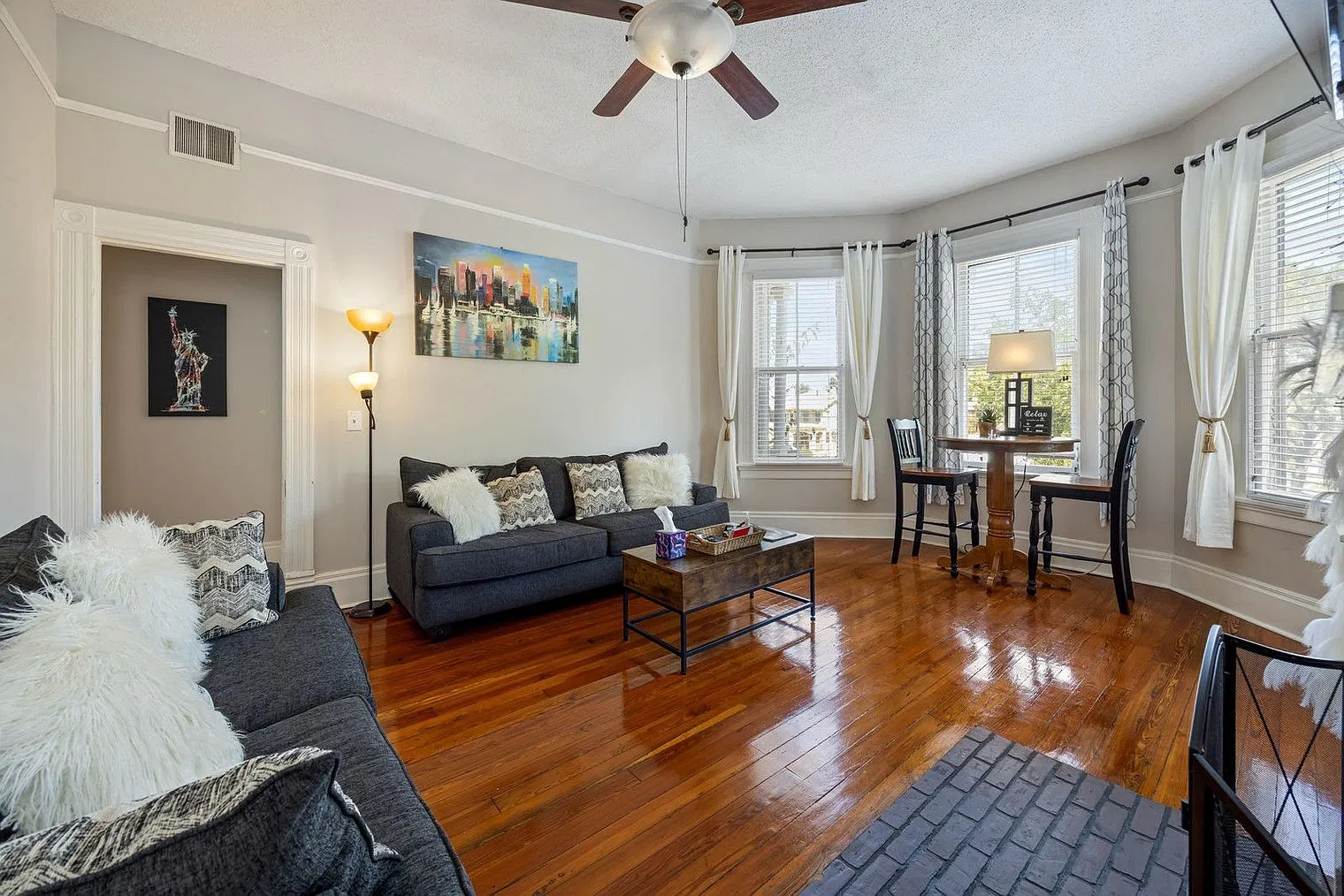 2 bed, 1.0 bath, 1291 sqft, $2,483 — Photo 1