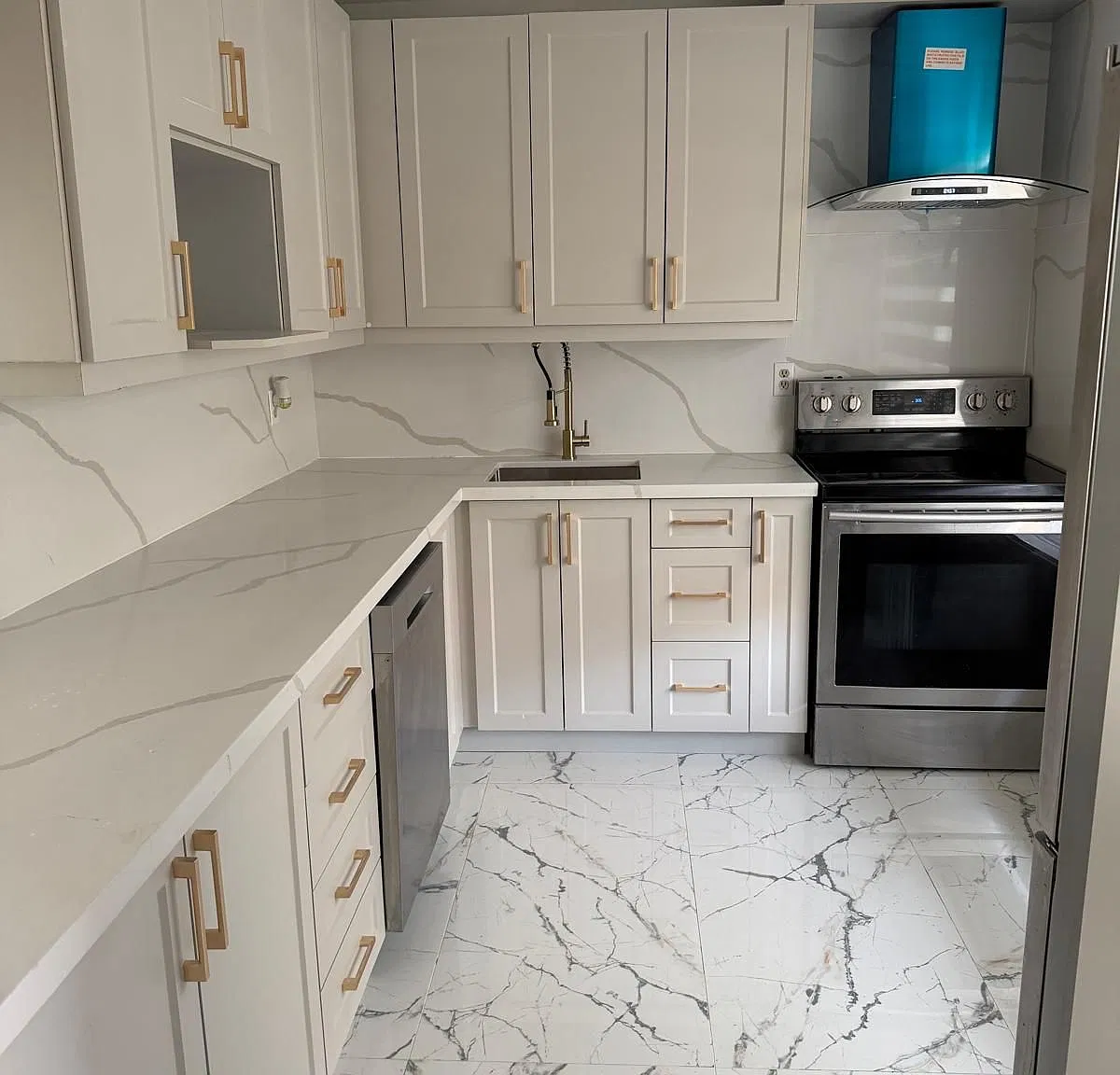 4 bed, $2,950 — Photo 2