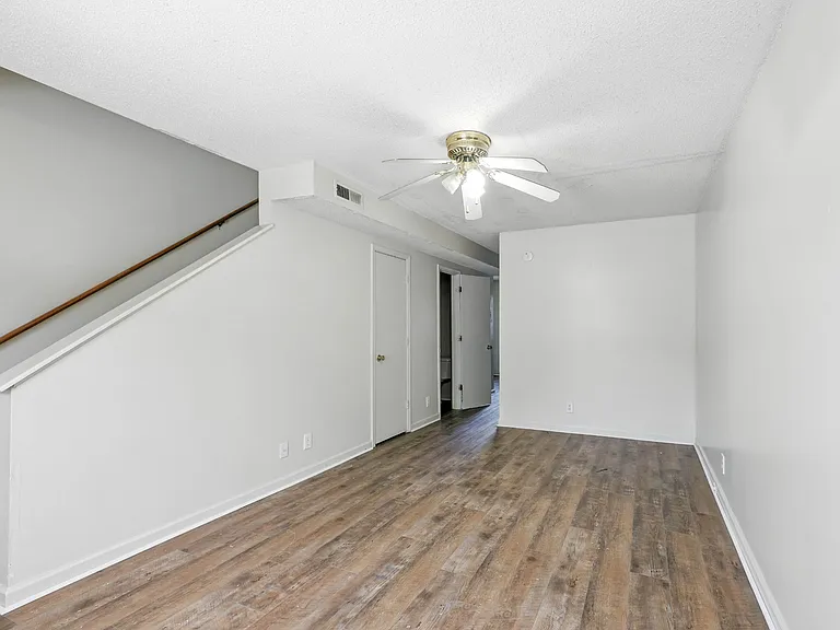 253 Stateline Rd — Photo 3