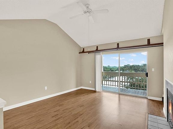 4th image of 115 112th Ave NE APT 810