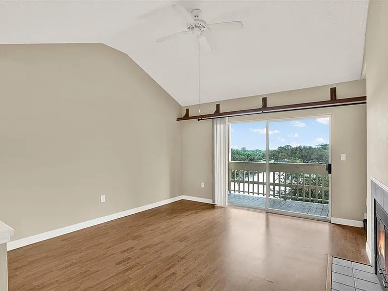 115 112th Ave NE #810 — Photo 4