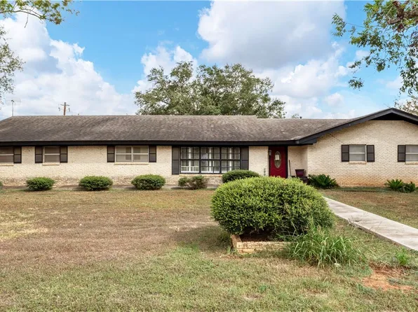 1000 E 4th St, Nixon, TX 78140