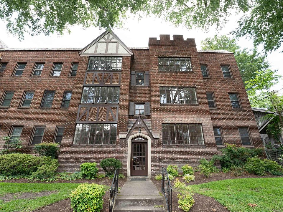 Windsor Manor exterior in front of the 
C-Wing