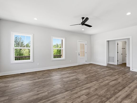 3rd image of 176 Mimosa Rd
