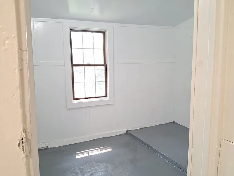 213 Cohansey St — Photo 9