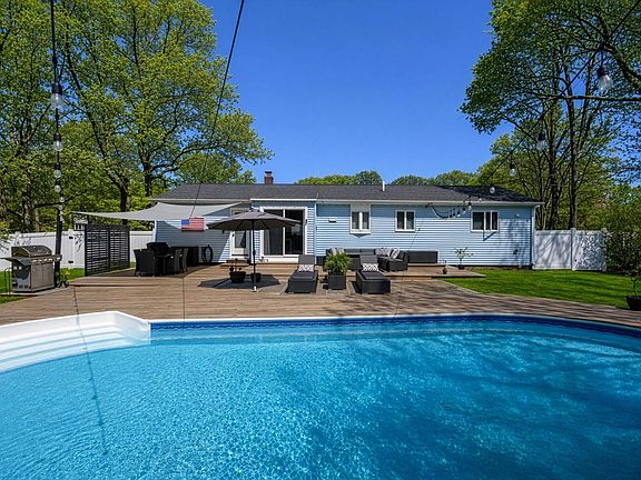 4th image of 21 Holzman Dr