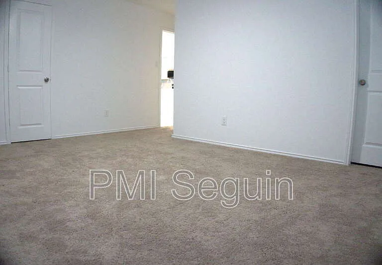 809 Riviera Ct — Photo 14