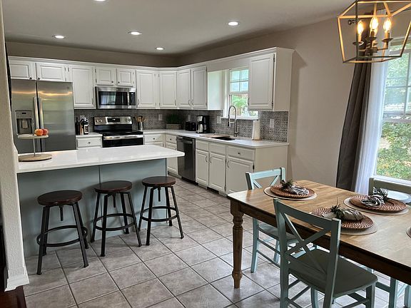 3rd image of 13 Mills Ln