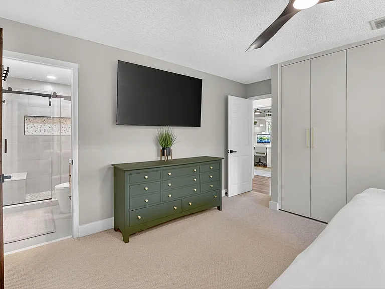 6951 NE 7th Ave — Photo 28