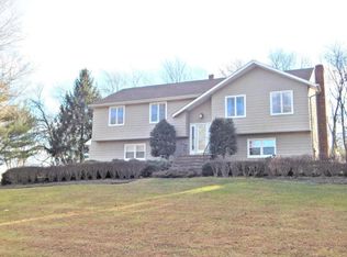 30 Oakdale Dr, Tinton Falls, NJ 07712