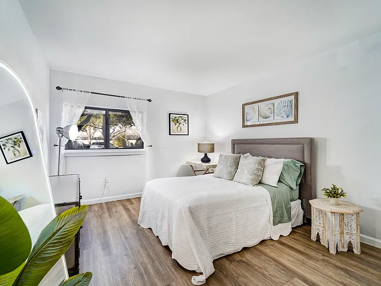 Emerald Palms Apartment Homes — Photo 16