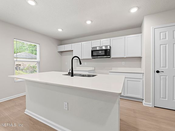 4th image of 1004 STARK Street