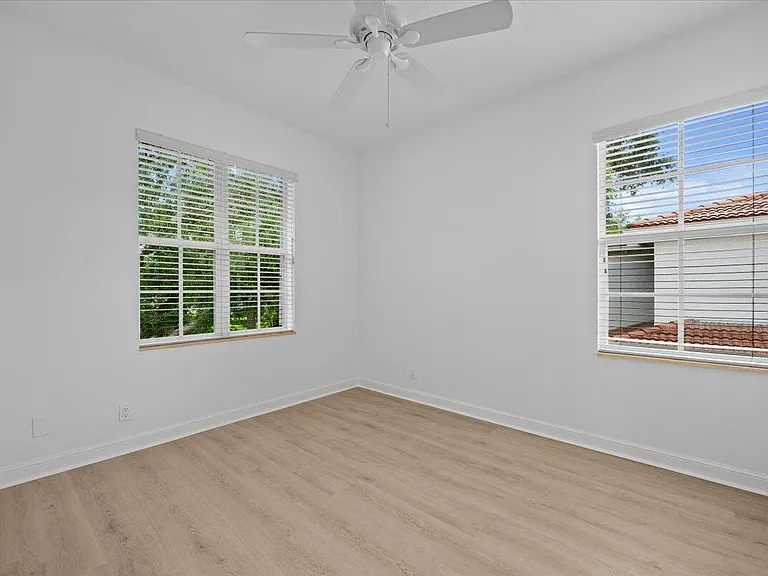 731 Duchess Ct — Photo 17