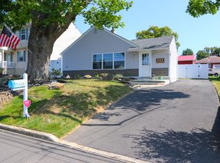 111 Lawnton Rd, Willow Grove, PA 19090