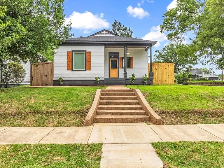 1721 Nelson Ave — Photo 1