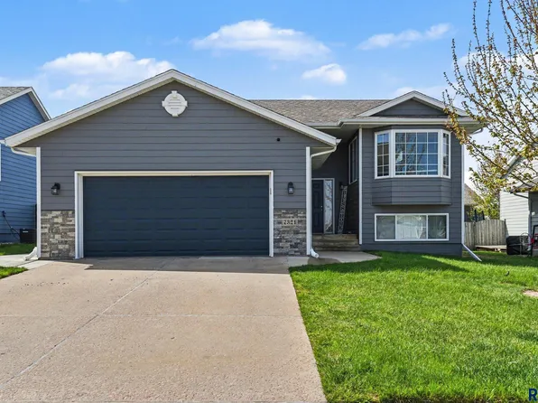7321 W 51st St, Sioux Falls, SD 57106