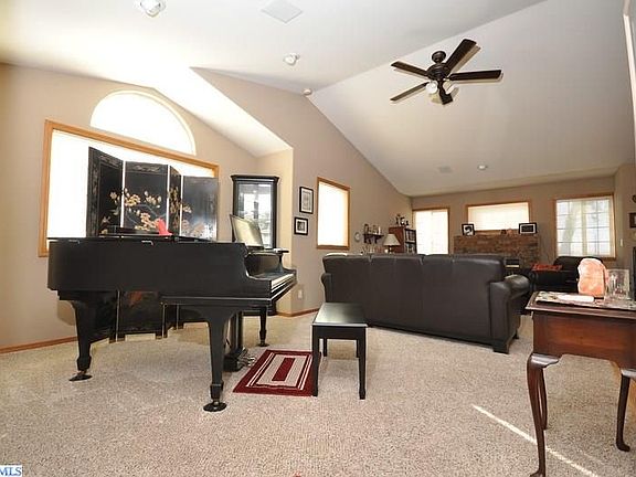 5th image of 109 Augusta Ln