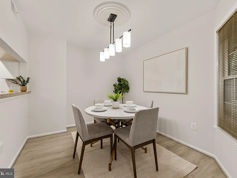2811 S Woodrow St #B — Photo 8