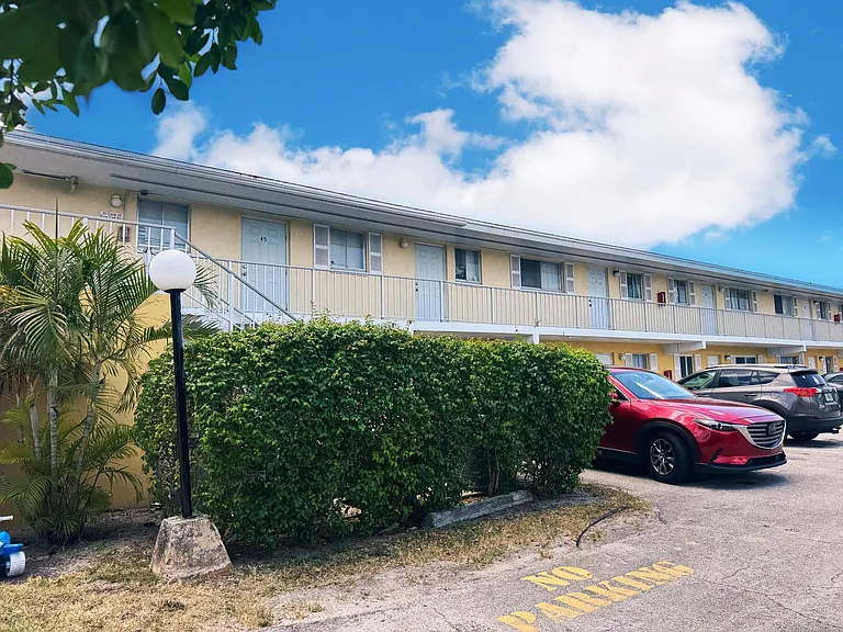 1501 Crescent Cir #E45 — Photo 17