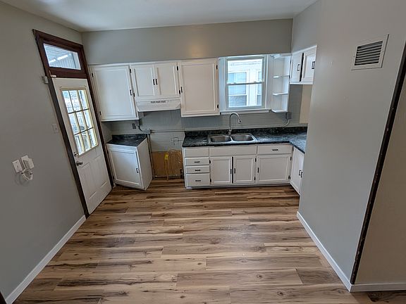 2nd image of 1015 W Hanssler Pl
