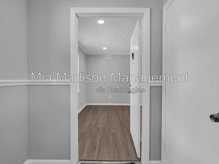 111 E Mell St #16 — Photo 13