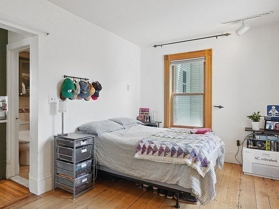 4th image of 46 Hunting St