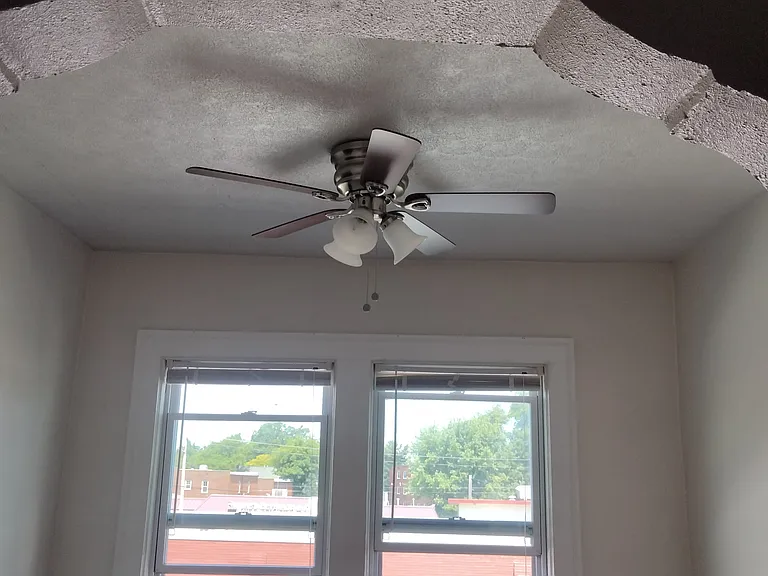 Lakeland Apartments — Photo 10