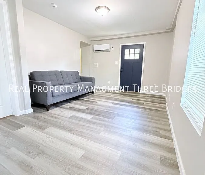 9024 Forest Ave — Photo 17