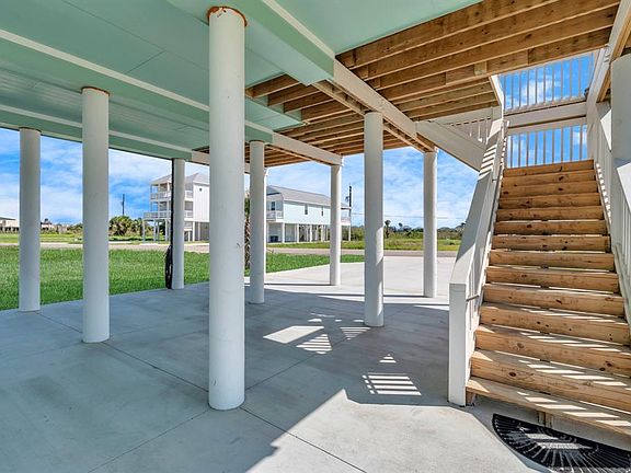 3rd image of 4050 Miramar Court
