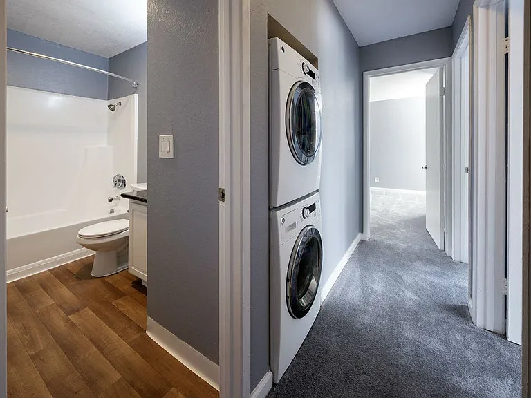 555 Apartment Homes — Photo 11