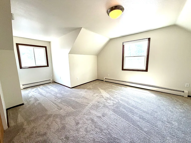 609 Belford St — Photo 29