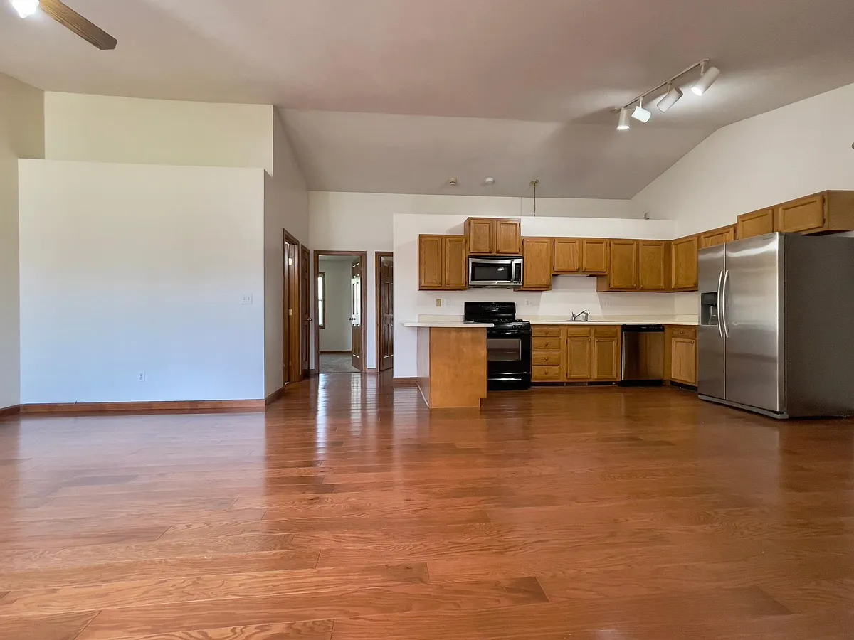 Building Photo - 455 W Quail Roost Ct