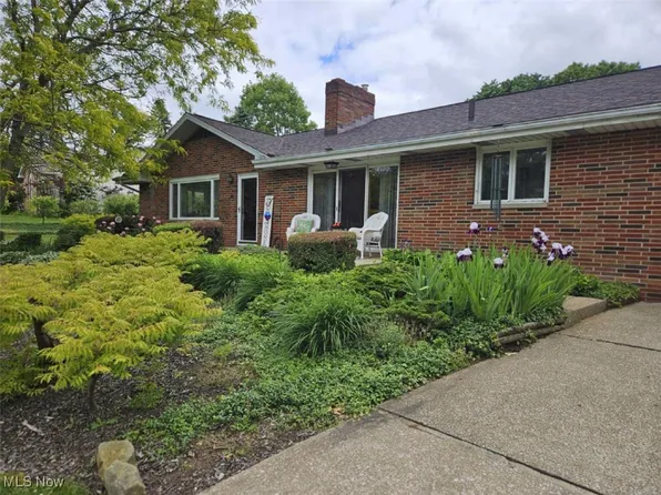 3084 Killian Rd, Uniontown, OH 44685