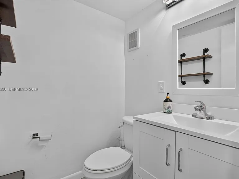 365 Fern Dr #7-2 — Photo 10