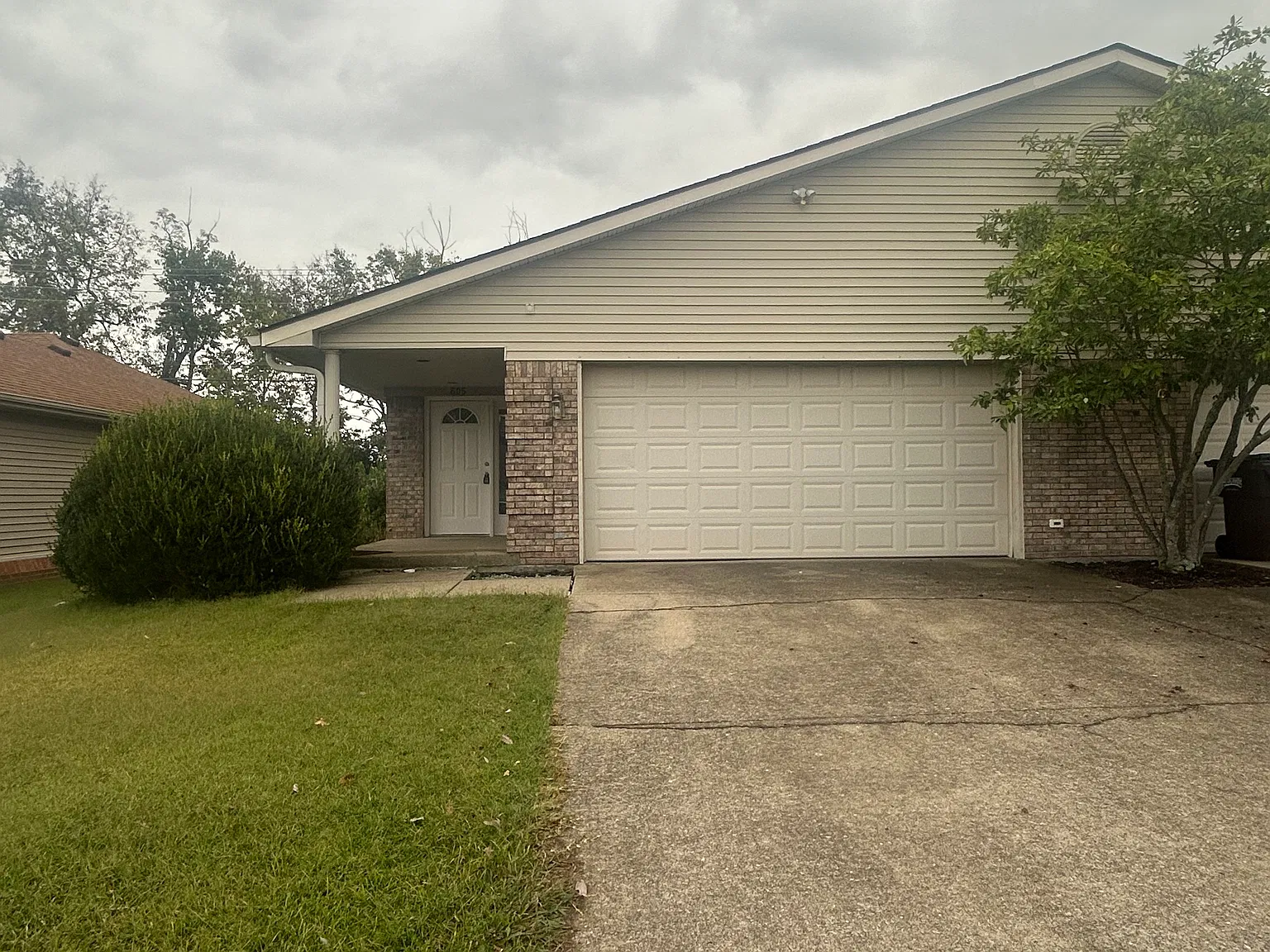 605 Hillbrook Dr — Photo 1