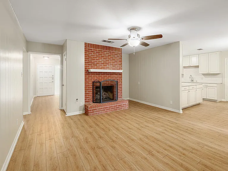 8609 Melshire Dr — Photo 3