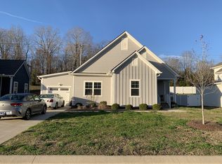 16 Sycamore Rdg W, Burns, TN 37029