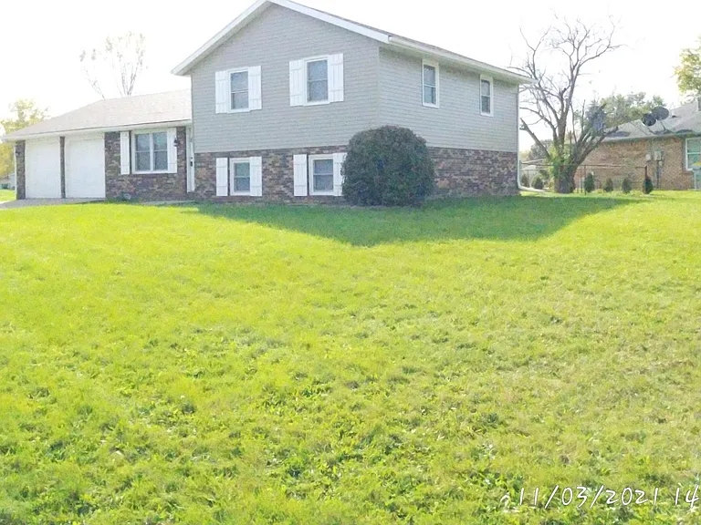 4233 Alhambra Dr — Photo 2