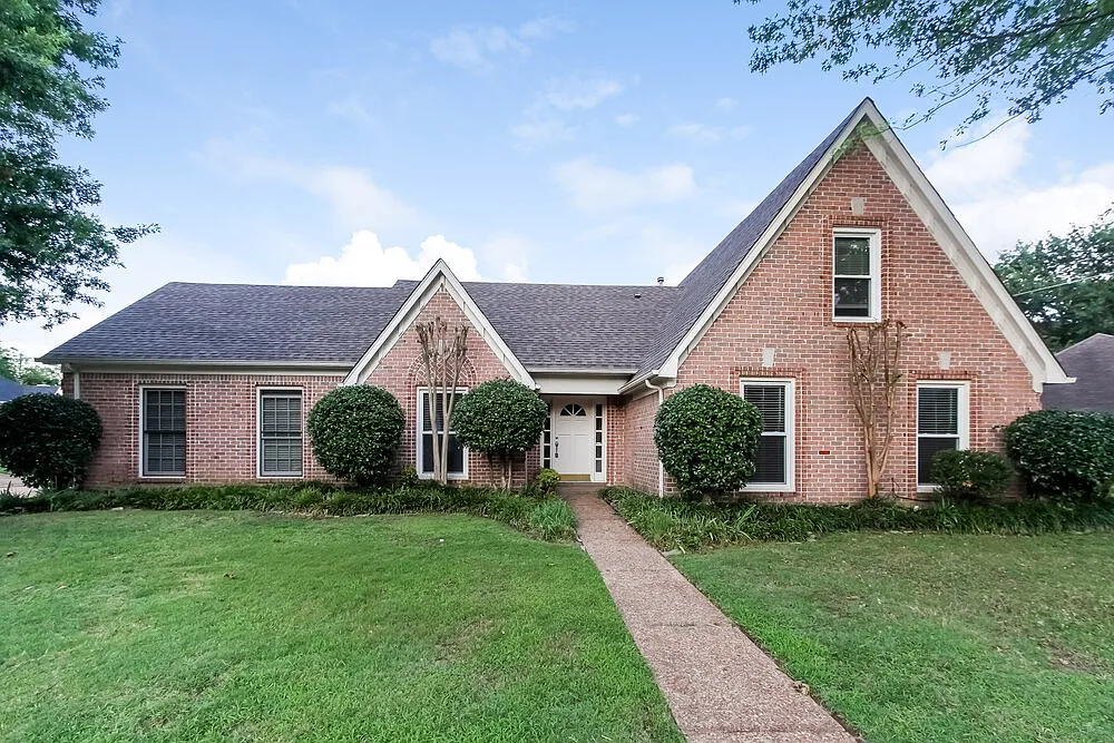 5 bed, 3.0 bath, 2052 sqft, $2,165 — Photo 1