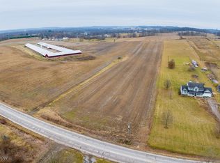 Elton St SW, Navarre, OH 44662
