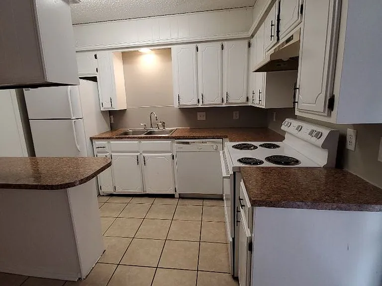 2111 NW Lindy Ave — Photo 4