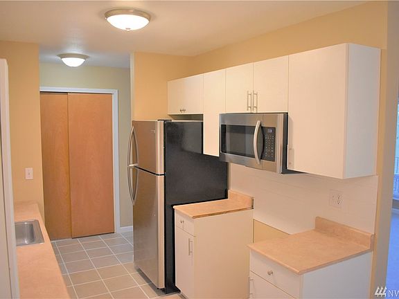 3rd image of 10457 Des Moines Memorial Dr S APT W201